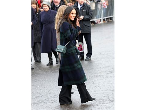 principe harry vestito firmato burberry|Meghan Markle: il look con cappotto scozzese di Burberry.